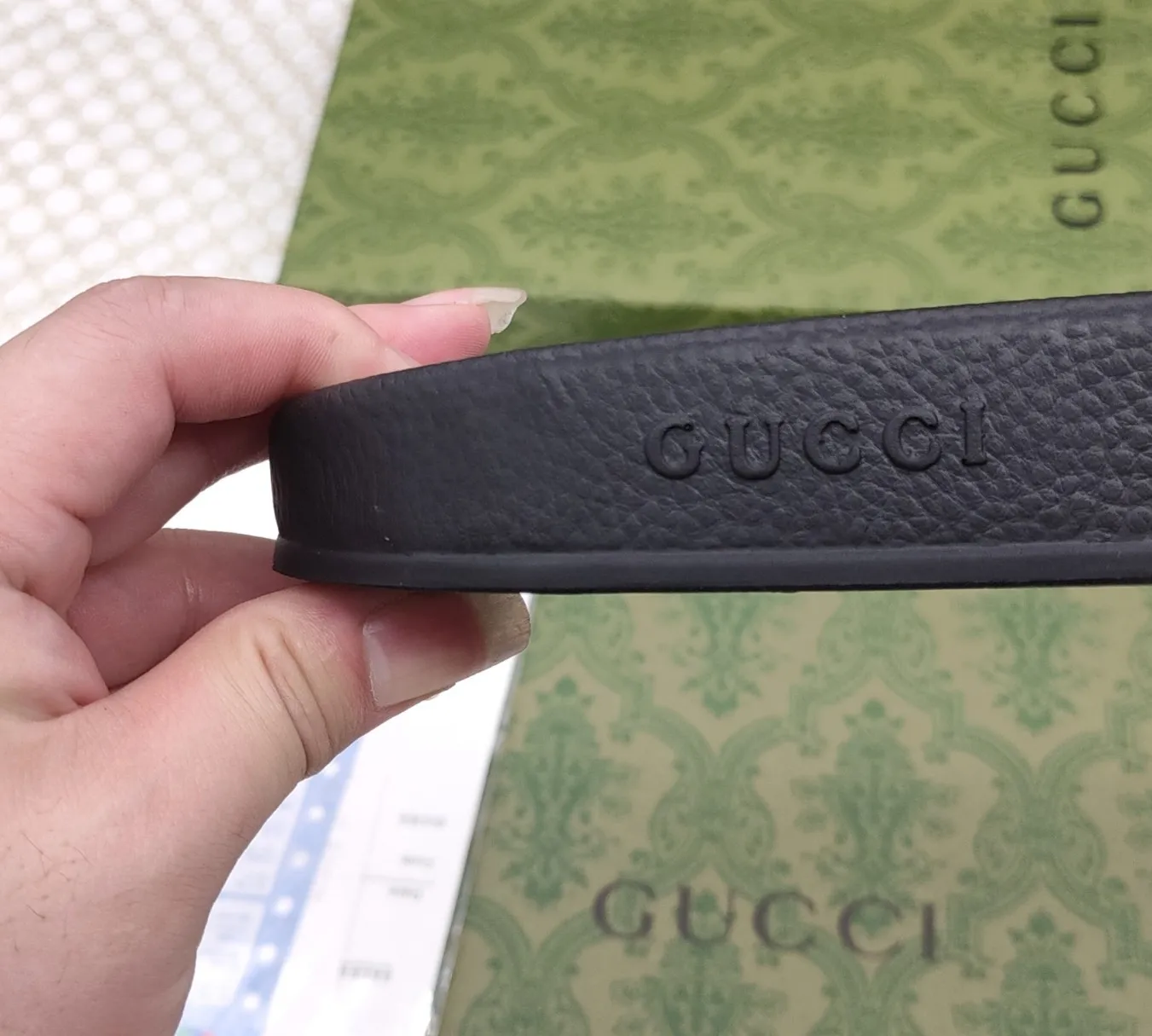 👟👟Ex-factory price 220👟👟 Couple model 🎗Gucci "Gucci" slippers, a much-anticipated one, so beautiful that it will melt your hearts❤,! It is simply a masterpiece of extraordinary craftsmanship. It is a must-have for everyone. It is made by open molding. The foot feels Q-elastic and super soft. The upper foot is super delicate. Size number (35~47), exclusive model, with many layouts, there is always one you like🎉🎉
